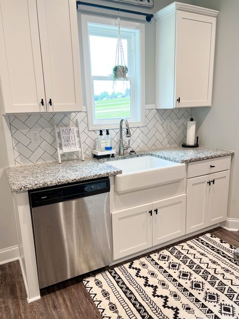 White Herringbone Backsplash Black Grout, 3x6 Herringbone Backsplash, Herringbone Backsplash Kitchen, Subway Tile Herringbone, Herringbone Subway Tile, Gray Grout, Kitchen 2023, Grey Subway Tiles, Black Grout