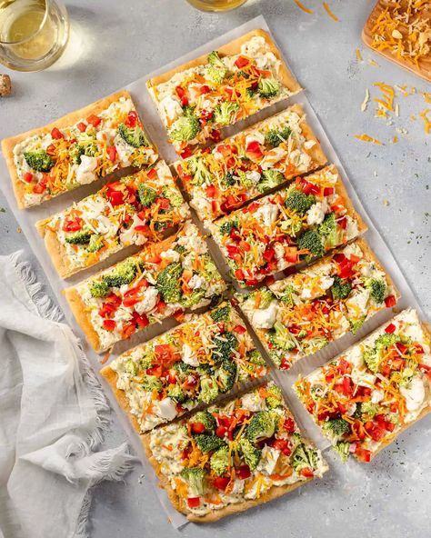 This Easy Veggie Pizza is our go-to appetizer to make for family functions and parties. It's easy to make, loaded with raw veggies, and super delicious! Pair this pizza with a crisp white wine, such as Sauvignon Blanc, Pinot Gris, or a semi-dry to off-dry Riesling! | eatlovenamaste.com #veggiepizza #pizzaappetizer #coldpizza #veggieappetizer #rieslingwinepairings #whitewinepairings Easy Veggie Pizza, Veggie Flatbread Pizza, Veggie Pizza Appetizer, Veggie Flatbread, Veggie Appetizers, Raw Veggies, Pizza Appetizers, Italian Pizza Recipe, Bariatric Friendly Recipes