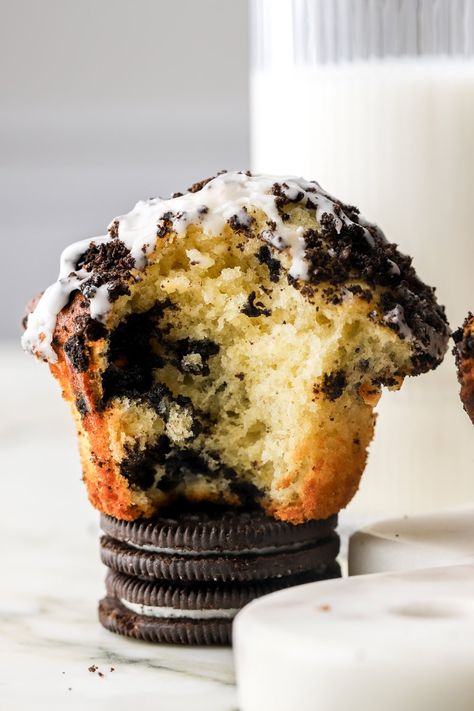 Oreo Muffins - Baran Bakery Oreo Muffins, Oreo Cookie Recipes, Oreo Thins, Nutella Muffins, Vanilla Muffins, Vegetarian Cookies, Double Chocolate Muffins, Muffin Bread, Vanilla Icing