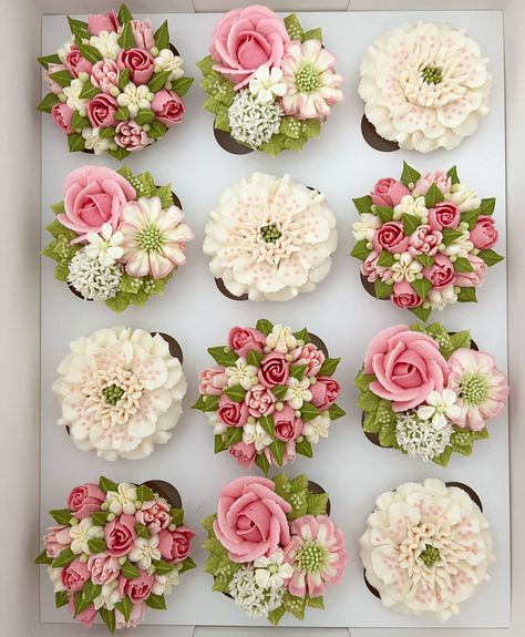 Buttercream Techniques, Cupcake Piping, Spring Cupcakes, Piping Flowers, Cupcake Decorating Tips, Cupcake Cake Designs, Buttercream Cupcakes, Floral Cupcakes, Cake Decorating Piping