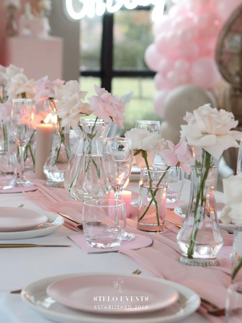 Pastel Pink Themed Birthday Party, Pink And White Bridal Shower Decorations, Bridal Shower Flower Theme Decor, Bridal Shower Table Flowers, Pastel Pink Party Decorations, Soft Pink Party Decor, Pink Flower Birthday Party Decorations, Table Setting For Baby Shower Girl, Table Decorations Bridal Shower Decor