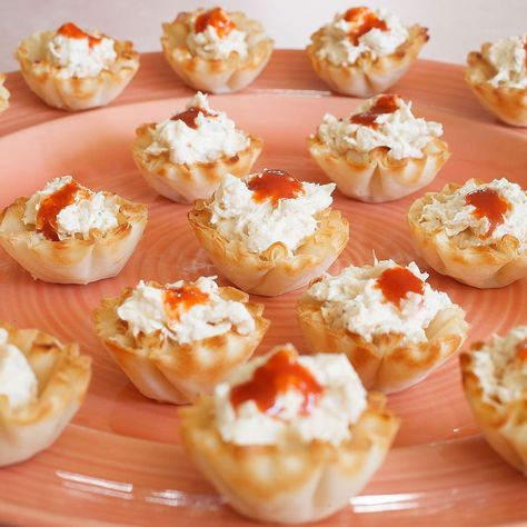 These crab appetizers are simple to assemble and very flavorful. King Crab Appetizers, Seafood Appetizers Easy Cold, Cold Seafood Appetizers, Crab Hors D’oeuvres, Crabmeat Appetizers, Crab Appetizer Recipes, Crab Meat Appetizers, Crab Appetizers, Creamy Crab Dip