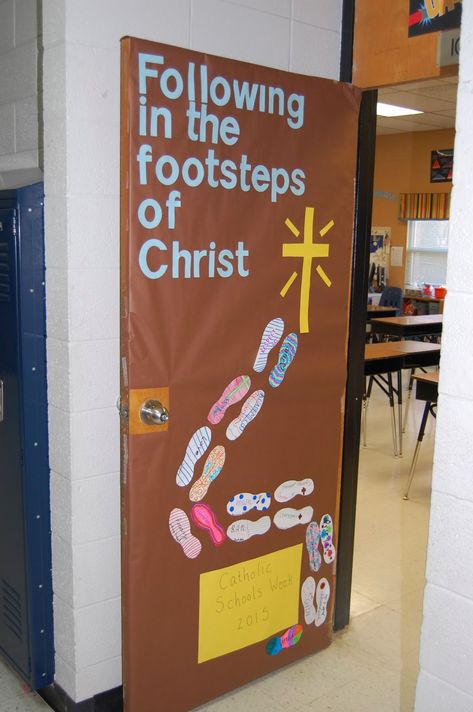 Bible School Door Decorations, Catholic Schools Week Art, Christian Classroom Decor Ideas, Catholic Schools Week Craft, Ccd Classroom Ideas, Religion Bulletin Boards Catholic, Bible School Decorating Ideas, Catholic Classroom Ideas, Catholic School Classroom Decor