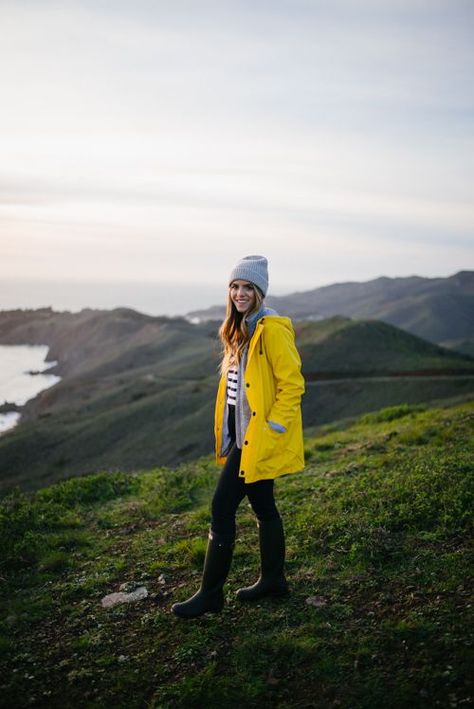 yellow rain jacket Wander Outfit, Yellow Rain Jacket, Pijamas Women, Patagonia Fleece Jacket, Raincoat Outfit, Yellow Coat, Burberry Coat, Yellow Raincoat, Coat Outfit