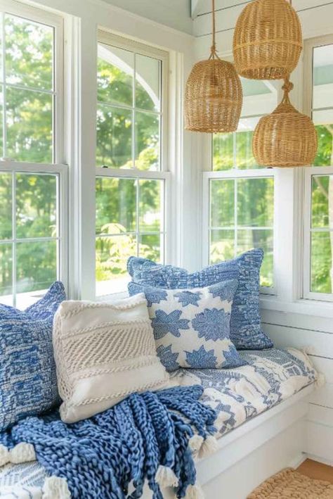 55 Cozy Summer Decor Inspirations for Comfort. Looking to make your home cozy and comfortable this summer? Discover 55 cozy summer decor inspirations to transform your space into a warm retreat. Beach House Sunroom, White Sunroom, Cozy Coastal Living Room, Summer Decor Ideas, Cozy Summer, Sitting Areas, Beach House Living Room, Beach House Interior Design, Sunroom Decorating