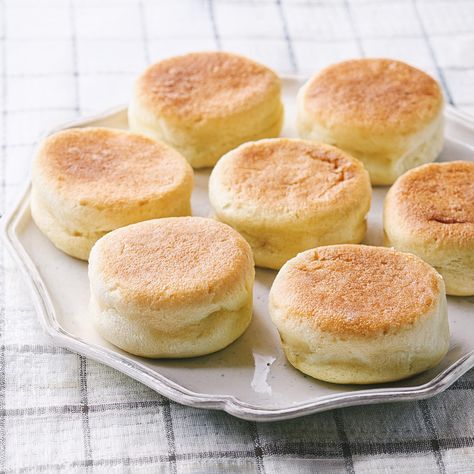 English Muffins Recipe, King Arthur Flour Recipes, English Muffin Recipes, Homemade English Muffins, Breakfast Bites, English Muffins, Flour Recipes, Easy Bread, Cooking Recipe