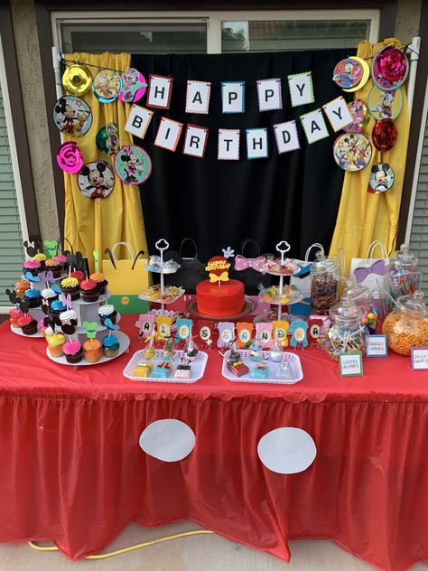 Mickey Mouse Clubhouse Treat Table, Dessert Table 1st Birthday, Mickey Mouse Clubhouse 1st Birthday, Mickey First Birthday, Mickey 1st Birthdays, Bday Stuff, Mickey Mouse Pins, Treat Table, Dessert Table Ideas