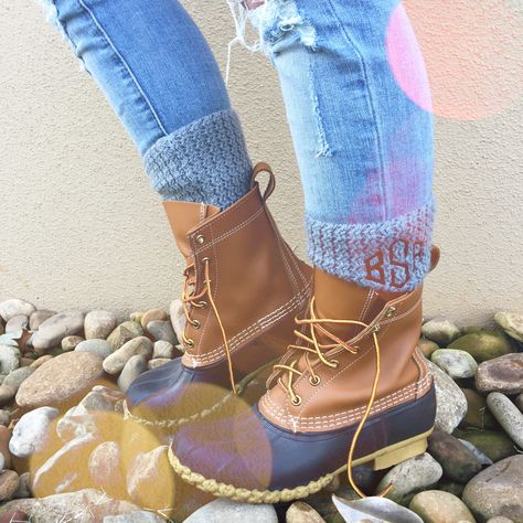 Monogrammed Boot Cuffs on Duck Boots- best. idea. ever. Sperry Rain Boots Outfit, Bean Boots Outfit, Duck Boots Outfit, Outfit Rain, Sperry Rain Boots, Rain Boot Outfit, Monogram Boots, Knit Caps, Boot Cuff