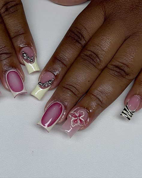 😍😍😍😍 #airbrush #airbrushnails #auranails #rednails #3dflowernails #3dgel #3dnailart #oldschoolnails #trendynails #nailreels #nailinspo #blacknailtech #frenchnails #frenchtipnails #mediumnails #blacknails #taperedsquarenails #coffinnails #nailart #nailartist #handpaintednailart #tampanails #tampanailtech #813nails #813nailtech #clearwaternails #stpetenails #newportricheynails #vbeautypure Halloween Nails Airbrush, Airbrush Nail Designs, Nails Airbrush, Airbrush Nail, 3d Flower Nails, Tapered Square Nails, Airbrush Nails, School Nails, Painted Nail Art