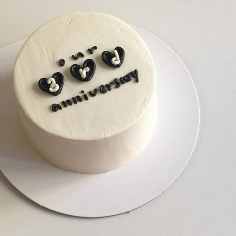 3rd Anniversary Cake, Simple Anniversary Cakes, Korean Pastry, Birthday Cake For Boyfriend, Anniversary Cake Designs, Cooking Tree, Small Birthday Cakes, Cake For Boyfriend, Happy Anniversary Cakes