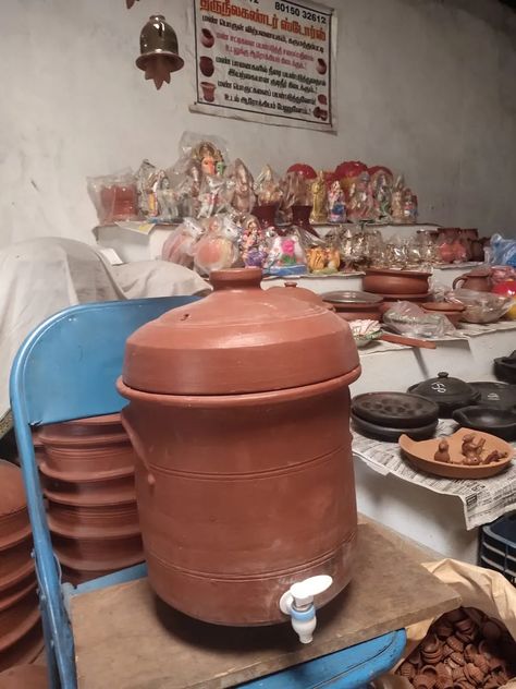 Clay Fridge, Make Your Own Clay, Storing Vegetables, Electricity Consumption, Making Ten, Clay Houses, Pot Lids, Pot Designs, House Made