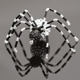 Spider Tutorial, Beaded Ornaments Diy, Wire Spider, Spider Pattern, Spider Crafts, Christmas Spider, Jewelry Making Classes, Beaded Spiders, Halloween Beads