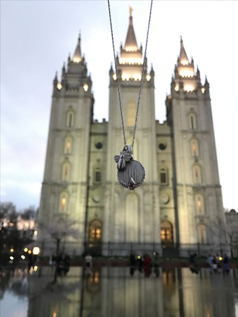 "Give me a young woman who faithful attends her church meetings, who is a seminary graduate, who has earned her Young Womanhood Recognition Award and wears it with pride!" Ezra Taft Benson LDS young women medallion and honor bee outside the Salt Lake Temple. Photo credit @Kristen Kloepfer Seminary Graduation, Lds Church Quotes, Temple Photo, Church Photography, Lds Yw, Mormon Temples, Salt Lake Temple, Losing My Religion, Lds Young Women