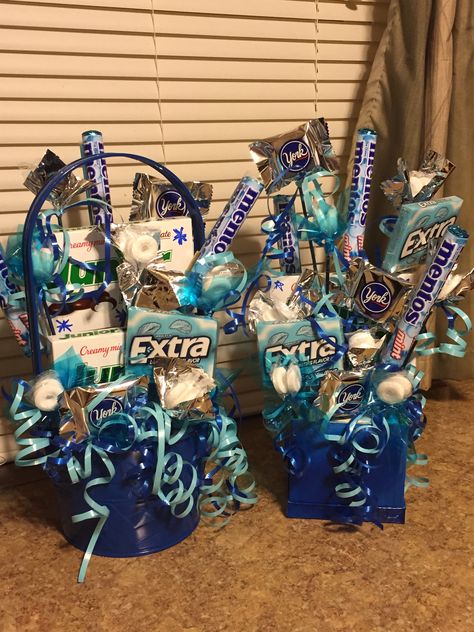 Mint Gift Basket  "Thank you for your commit- MINT" or "You were MINT to be my teacher" etc. Blue Gift Basket, Candy Gift Baskets, Bday Gifts, Volunteer Gifts, Raffle Baskets, Christmas Gifts To Make, Diy Gift Baskets, Last Minute Christmas Gifts, Gift Basket Ideas