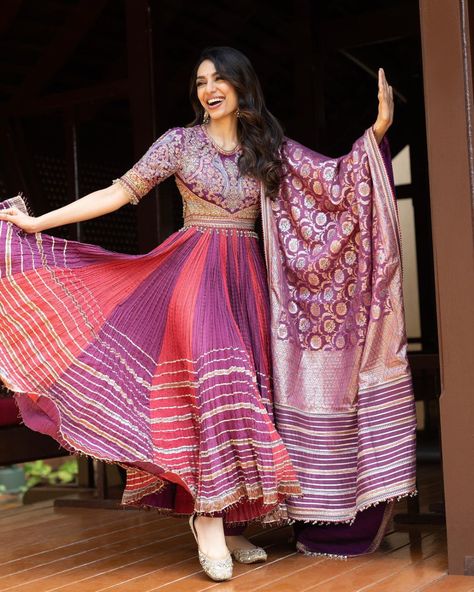 Tarun Tahiliani's Detailed Anarkali Design Elevates Sobhita Dhulipala's Fashion Game! Purple Anarkali, Sobhita Dhulipala, Backless Blouse Designs, Fashionable Saree Blouse Designs, Tarun Tahiliani, Kurta Designs Women, Dress Indian Style, Stylish Dress Book, Indian Wedding Outfits