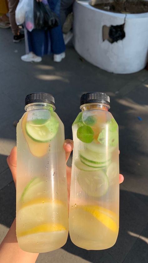 Healthy Drink Aesthetic, Healthy Drinks Aesthetic, Hydrate Drinks, Drinks Healthy, Healthy Water Drinks, Beauty Drinks, Healthy Lunch Snacks, Smoothie Drink Recipes, Infused Water Recipes