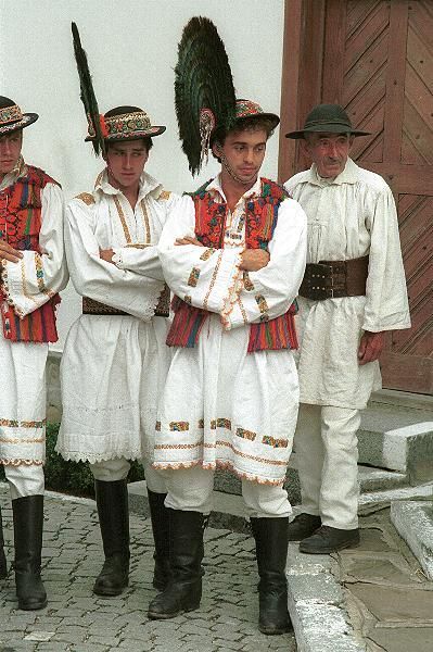 17 Best images about Romanian folk on Pinterest | Woman costumes ...