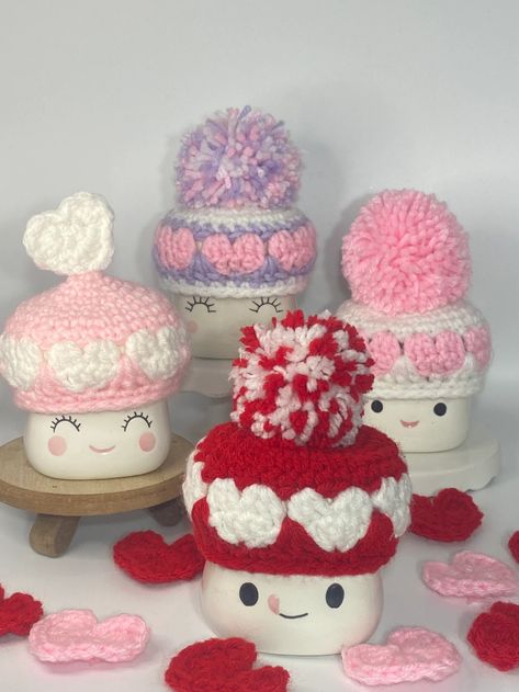 Marshmallow Valentines Mug Hats | Etsy Marshmallow Crochet, Marshmallow Cups, Marshmallow Hats, Marshmallow People, Mug Crochet, Crochet Marshmallow, Heart Marshmallows, Valentine Hats, Marshmallow Crafts