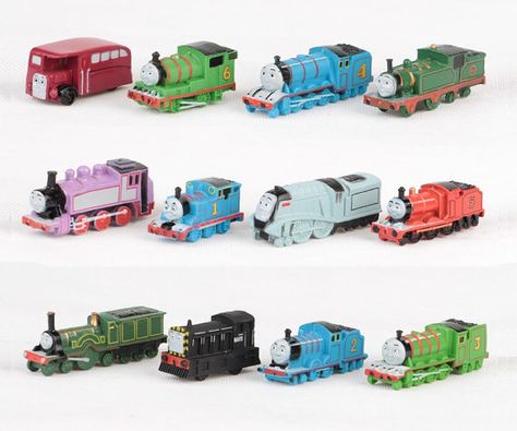 Cup cake toppers using Thomas minis Thomas Friends Cake, Topper Thomas, Thomas And Friends Cake, Friends Cake Topper, Thomas The Train Toys, Birthday Party Cupcakes, Thomas Minis, Train Party Favors, Thomas And Friends Trains