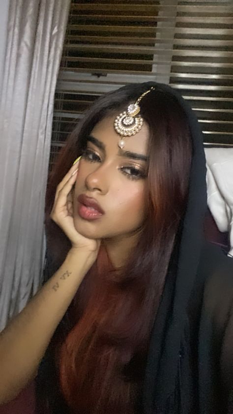 Indian Girl Face Claim, South Asian Hairstyles, Ethnic Makeup Indian, Desi Girl Makeup, Brown Girl Aesthetic Indian, South Asian Makeup, Desi Makeup Looks, Indian Girl Makeup, Indian Baddie