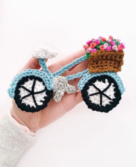 Crochet Bicycle, Crochet Applique Patterns Free, Crochet Car, Pola Amigurumi, Beginner Crochet, Crochet Decoration, Applique Pattern, Pattern Flower, Crochet Flower Patterns