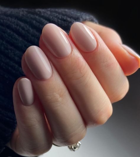 Natural Shellac Nails, Shellac Short Nails, Milky Nude Nails, Natural Nails Manicure, Winter Manicure, Cnd Vinylux, Beauty Pics, Polish Ideas, Cnd Shellac