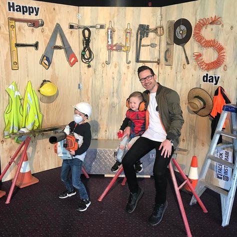 57 Likes, 4 Comments - @sjhanagreenwood on Instagram: “Happy Father's Day! @influencersparadise!!! Don't miss church!” Diy Father’s Day Photo Booth, Father’s Day Photo Op Church, Father’s Day Photo Backdrop, Father’s Day Backdrop, Father’s Day Window Display, Happy Fathers Day Photos, Church Banners Designs, Decoration Vitrine, Photo Walls