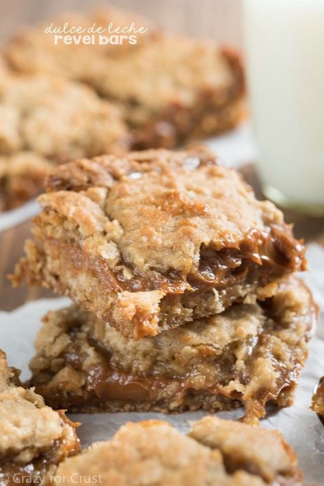 Dulce de Leche Revel Bars Revel Bars Recipe, Filet Mignon Chorizo, Revel Bars, Cookie Bars Easy, Oatmeal Cookie Bars, Gooey Chocolate Chip Cookies, Crazy For Crust, Gooey Caramel, Caramel Bars