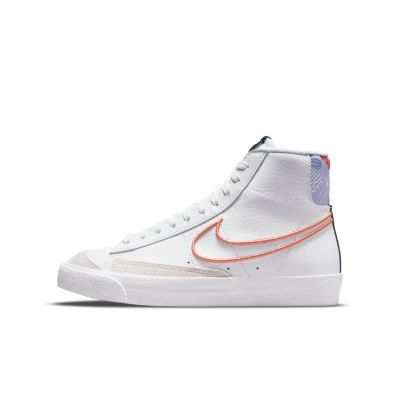 Nike Blazers, Aesthetic Hoodies, Nike Branding, Nike Blazer Mid 77, Nike Blazers Mid, Nike Blazer Mid, Nike Air Shoes, Cute Nike Shoes, Blazer Mid