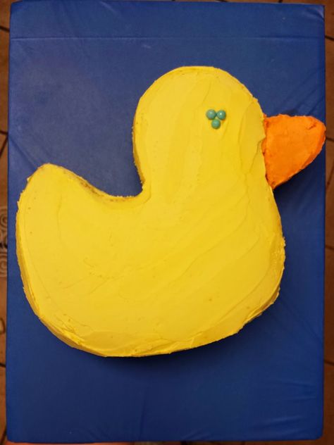 Triplets + Toddler: Easy Duck Cake Duck Stencil, Rubber Duck Cake, Duck Cupcakes, Diy Cakes, Duck Party, Cake Leveler, Duck Tattoos, Pig Birthday Cakes, Duck Cake