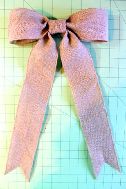 How to Make the Perfect Bow! Super easy and super pretty! All you need is ribbon and a stapler Make A Bow With Ribbon, Bow With Ribbon, Perfect Bow, Sutton Place, Diy Bows, Burlap Bows, Crafty Craft, Crafty Diy, Craft Time