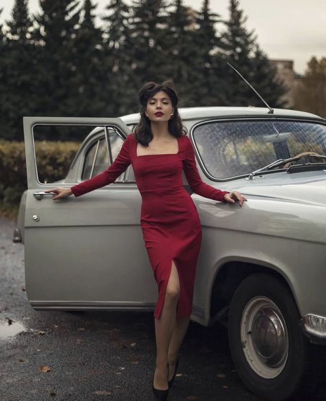 40s Inspired Photoshoot, 1940s Photoshoot, Khushi Core, Retro Car Photoshoot, Vintage Car Photoshoot, 60s Photoshoot, 50s Photos, Emily In Paris Outfits, Retro Photoshoot