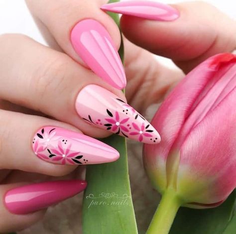 Long Stileto Nails Design - Try These 25 Nail Ideas - Emerlyn Closet Stilleto Nails Designs, Nail Art Designs Images, Stiletto Nails Designs, Pretty Nail Art Designs, Makijaż Smokey Eye, Latest Nail Art, Spring Nail Art, Trendy Nail Design, Pastel Nails