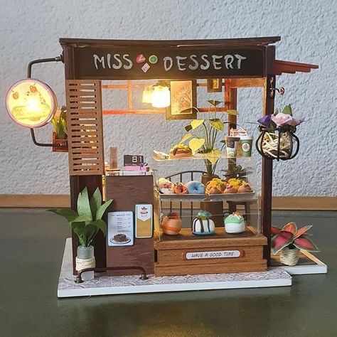 Miniature Ice Cream Shop, Rolife Diy, Ice Cream Station, Miniature Cafe, Lego Room Decor, Miniature School, Miniature Ice Cream, Craft Toys, Diy Barbie House