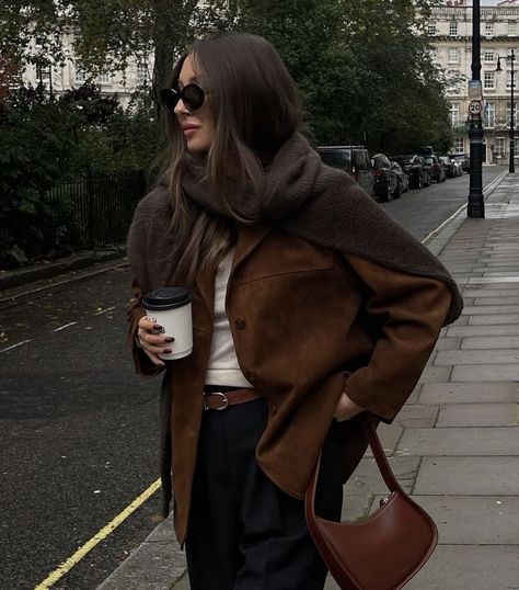 Winter Outfits Blazer, Brown Suede Jacket Outfit, Brown Jacket Outfit, Fall Jackets Outfit, Suede Jacket Outfit, Outfits Blazer, Outfit Mit Blazer, Fashion Winter Outfits, Fashion Trends Fall