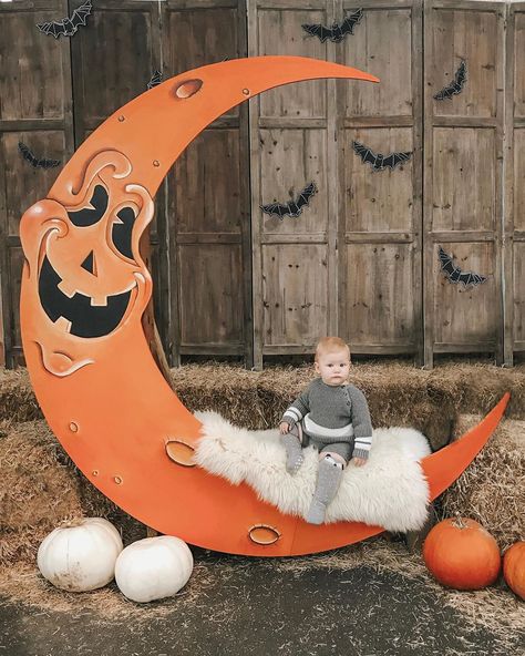 Halloween Selfie, First Halloween, Selfie Ideas, Wonder, Mirror, Halloween, Wood, Photography, On Instagram