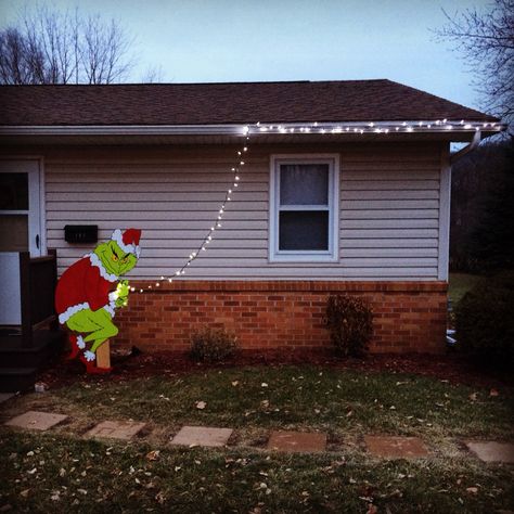 Grinch steals the lights! Grinch Wood Cutout, Grinch Stealing Lights, Grinch Christmas Lights, Christmas Lights On House, Christmas Cubicle Decorations, Outdoor Christmas Diy, Affordable Christmas Decorations, Grinch Decorations, Christmas Lights Outside