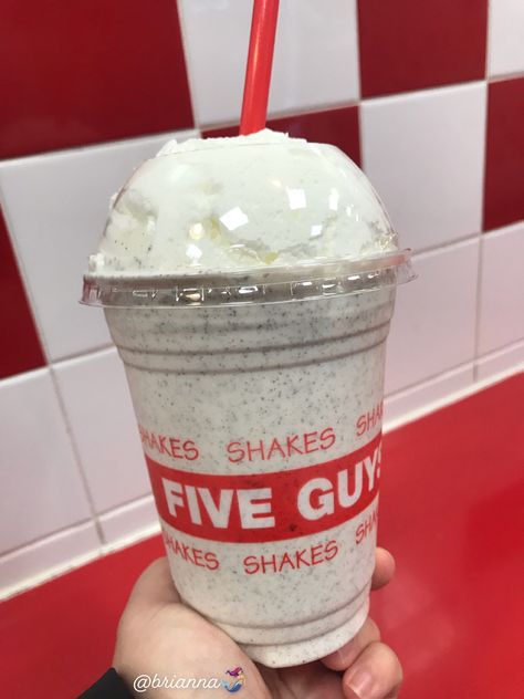 #milkshake #oreo #oreomilkshake #fiveguys Milkshake Oreo, Fast Food Drinks, Oreo Milkshake, Cute Snacks, Food Babe, Food Therapy, Five Guys, Yummy Comfort Food, Delicious Snacks Recipes