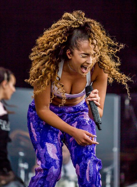 Ella Eyre Ella Eyre, Room Pictures, Ear Candy, Girl Group, Musician, Singing, Music, Beauty