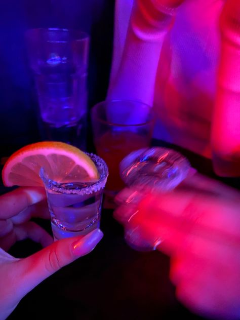 Shots Aesthetic Alcohol, Fiesta Aesthetic, Shots Aesthetic, Drinks Party, Party Shots, Alcohol Aesthetic, Clubbing Aesthetic, 19th Birthday, Pretty Drinks