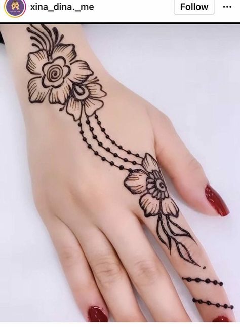 Simple Mahanadi Design, Modern Henna Designs Simple Front Hand, Latest Henna Designs Simple, Mehndi Art Designs Simple, Arabic Mehandi, Simple Mehndi Design, Tato Henna, Henna Tattoo Hand, Henna Tattoo Designs Hand