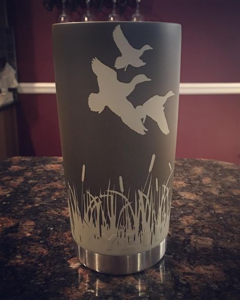 A duck hunting marsh scene completed for a low country wildlife officer and… Hunting Tumbler Ideas, Hunting Tumbler, Yeti Cup Designs, Duck Season, Epoxy Cups, Yeti Cups, Duck Hunter, Glitter Tumbler Cups, Yeti Cup