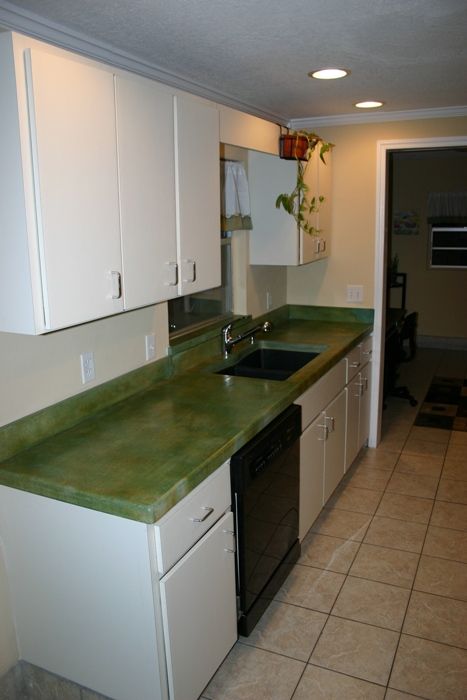 Green concrete countertop Green Concrete Countertops, Countertop Redo Cheap, Countertop Redo, Kitchen Concrete Countertops, Green Concrete, Recycled Concrete, Concrete Countertop, Rental Kitchen, Mexico House