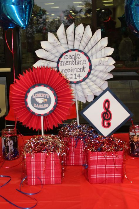 Fan Centerpiece Ideas, Awards Banquet Centerpieces, Marching Band Banquet Decorations, Band Banquet Decorations, Orchestra Decorations, Band Graduation Party Ideas, Marching Band Banquet Ideas, Band Banquet Centerpieces, Marching Band Banquet