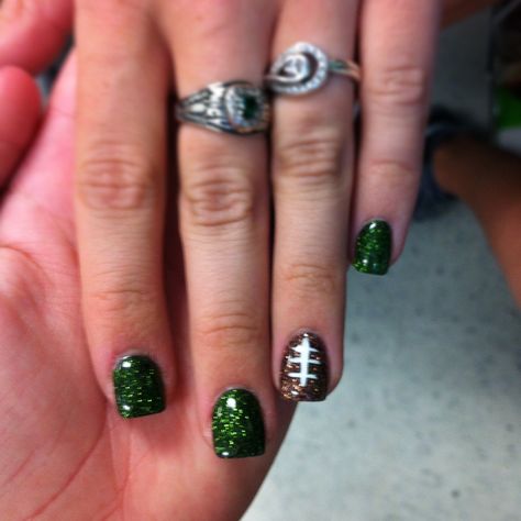 Football nails... maybe with black or blue nails for the Carolina Panthers? Green And White Football Nails, Green Football Nails, Blue Football Nails, Eagles Football Nails, Football Nails Design, Packer Nails, Super Bowl Nails, Football Nail Designs, Football Nail Art