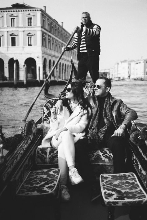 Gondola Ride in Venice, Italy. Photographer in Venice, Viktoria Antonova Venice Italy Couple Pictures, Gondola Venice, Venice Photography, Venice Photos, Gondola Ride, Girl Western, Vision Board Images, Venice Canals, Love Boat