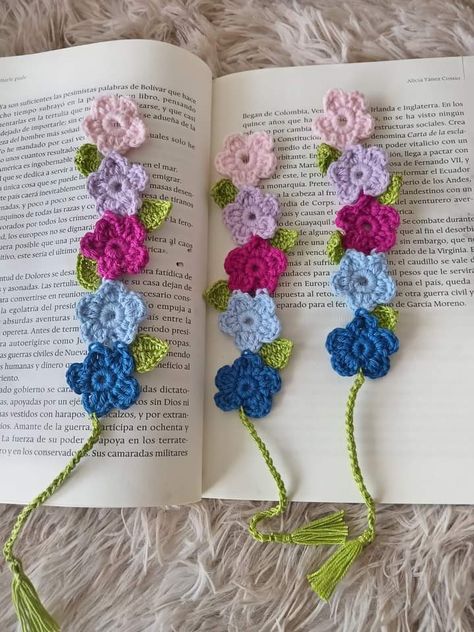 Painted Clothes Pins, Crochet Bookmarks Free Patterns, Crochet Alphabet, Crochet Placemat Patterns, Bookmark Pattern, Crochet Bookmark Pattern, Crochet Bookmark, Crochet Needlework, Crochet Mermaid