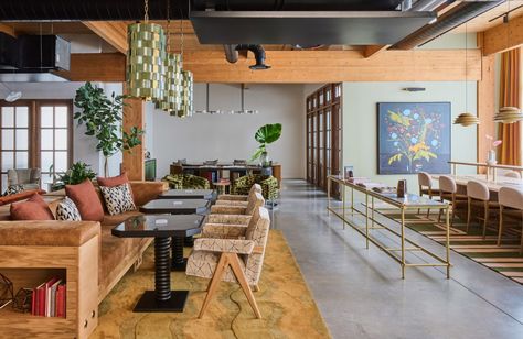 Co-working members' club The Malin opens wood-filled Nashville location Coworking Lounge, Leather Banquette, Schumacher Wallpaper, Small Workspace, Communal Table, Timber Buildings, Booth Seating, Casual Seating, Timber Structure