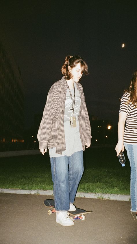 Real 90s Fashion Grunge, Midwestern Grunge Outfit, Loser Aesthetic Outfit, Midwest Emo Aesthetic Fashion, Actual Grunge Outfits, Real Indie Outfits, Midwestern Emo Aesthetic Outfit, Seattle Grunge Fashion, Midwest Emo Aesthetic Clothes