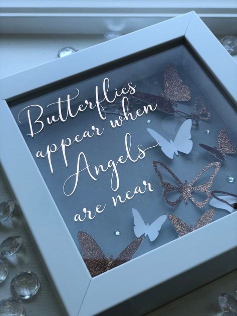 Gifts Made With Cricut, Shadow Box Gifts, Diy Shadow Box, Idee Cricut, Cricut Explore Projects, Condolence Gift, Flower Shadow Box, Projets Cricut, Memory Crafts